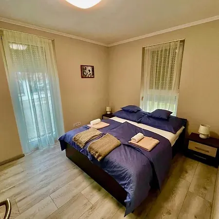 Elvis Apartment *